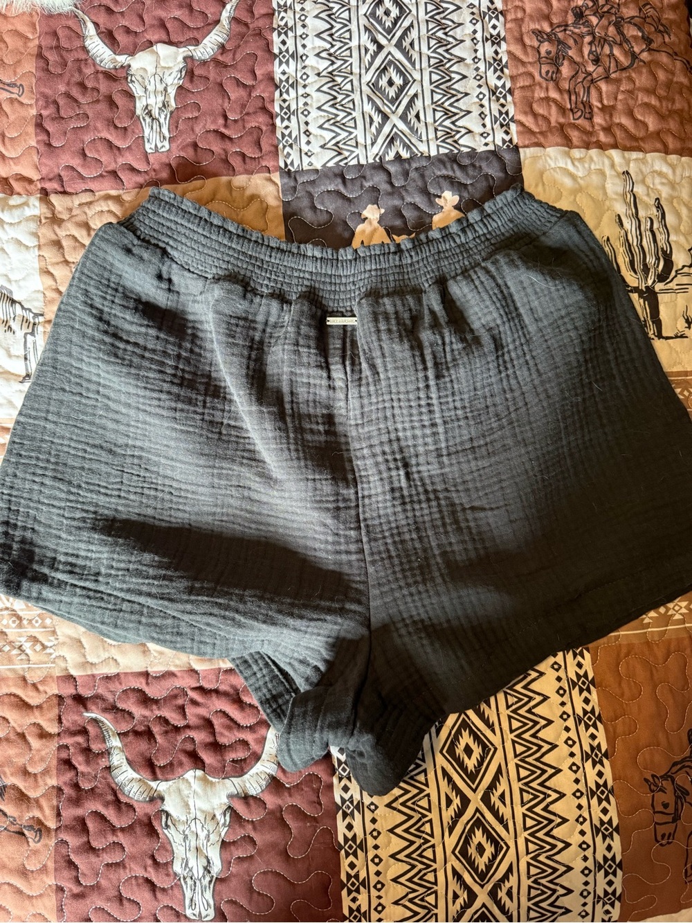 Billabong Shorts - Picture 2 of 4